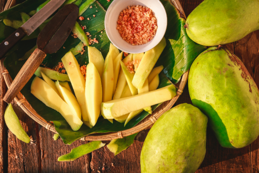 Why Eat Green Mangoes in Summer? Here Are 5 Benefits!