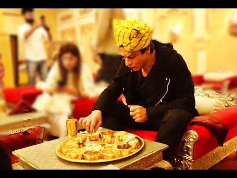 What are Shah Rukh Khan's favourite food items